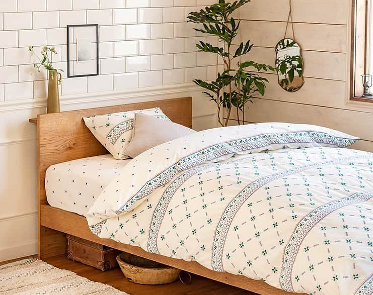 unicoさんのインスタグラム写真 - (unicoInstagram)「Ξお知らせΞ「2019 New Bed Linen Collection!」 これからの季節にぴったりなunicoオリジナルのベッドリネンがぞくぞく登場！毎日使うものだから、デザインはもちろん、肌ざわりや素材にもこだわりました。お部屋のテイストやお好みに合わせて、豊富なラインアップの中からお気に入りをお選びください。 【寝具/unico】 UGNE(ウグネ)シリーズ ベッドリネンセット ￥20,300＋税〜 ピローケース ￥2,300＋税～ コンフォーターケース ￥13,000＋税～ ボックスシーツ ￥5,000＋税～ 【家具/unico】 ADDAY(アディ)ベッド ハイタイプ ¥46,000＋税〜 ----- ◆詳細はプロフィールのリンクからどうぞ @unico_fan ----- #ウニコ #unico #ウニコルーム #unicoloom #unicoオンラインショップ #新作 #新商品 #ファブリック #ベッドリネン #寝具 #枕 #クッション #布団 #シーツ #日々の暮らし #休日 #新生活 #引越し #模様替え #ライフスタイル #インテリア #家具 #マイホーム #マンション #リノベーション #家づくり #部屋づくり #リビング #ダイニング #心地よい暮らし」7月19日 18時25分 - unico_fan