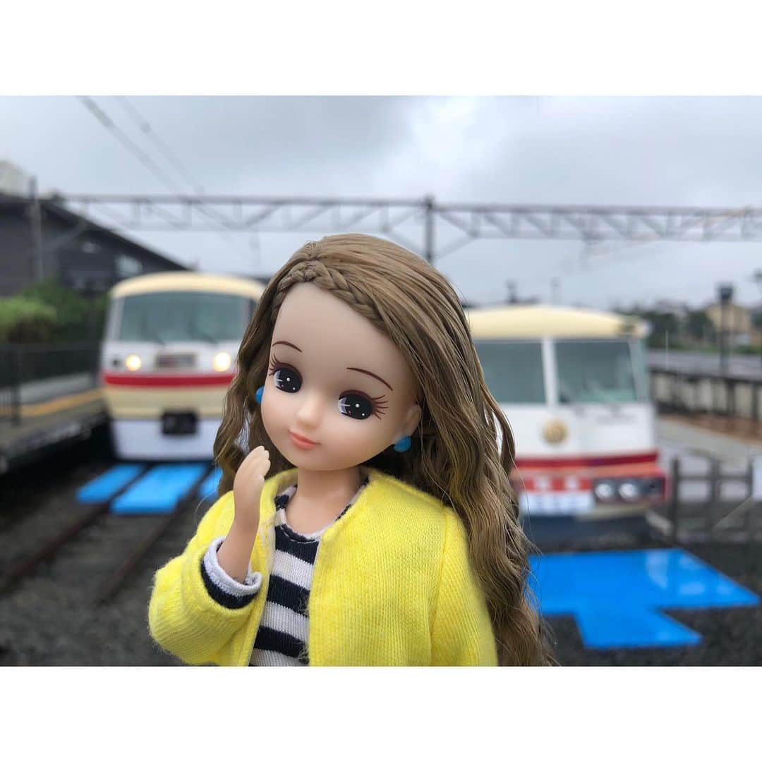 リカちゃんさんのインスタグラム写真 - (リカちゃんInstagram)「‪I went to ‬Seibu Chichibu station！ ‪The rail turned blue and the train looks like a huge "PLARAIL" ‬ ‪ ♪ちちんぶいぶい ちちんぶいぶい ‬ ‪幻の新駅？！って話題の「西武ちちプラレール駅」へ行ってきたよ！初代レッドアローのフォトスポットにちょうどレッドアロークラシックが並んでくれたの♡ レールが青くなって電車がまるで巨大なプラレールみたいだよね♪ 9/1までの夏休み期間限定だよ！ ‪  #プラレール60周年 #ちちんぶいぶい秩父 #chichibu #PLARAIL#プラレール #レッドアロー #リカちゃん #fashion #ootd #hairstyle  #licca #liccadoll #japanesedoll #japan #girl #instadaily #instagramjapan #instagram」7月19日 18時18分 - bonjour_licca