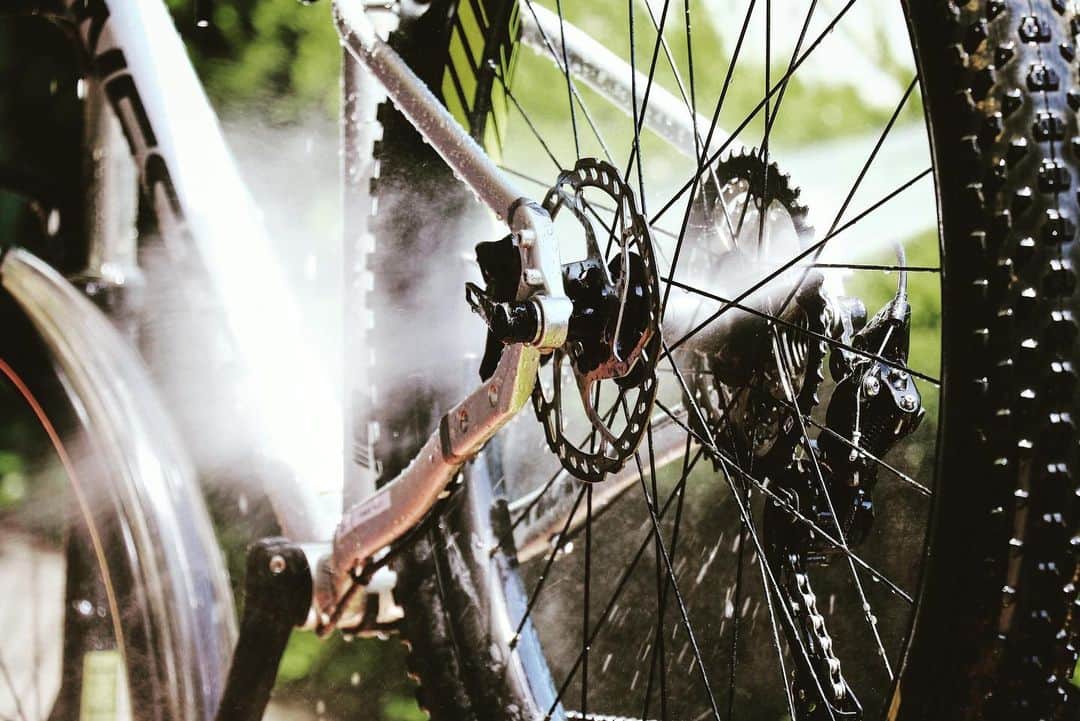 NESTOさんのインスタグラム写真 - (NESTOInstagram)「水や泥をまとってこそかっこよく。TRAIZE PLUSなら洗車も楽しみのひとつに。﻿ ﻿ ————————————﻿ ☑︎ TRAIZE PLUS　￥130,000+税﻿ ————————————﻿ ﻿ #NESTObikes #TRAIZE #TRAIZEPLUS #トレイズプラス﻿」7月19日 18時18分 - nestobikes