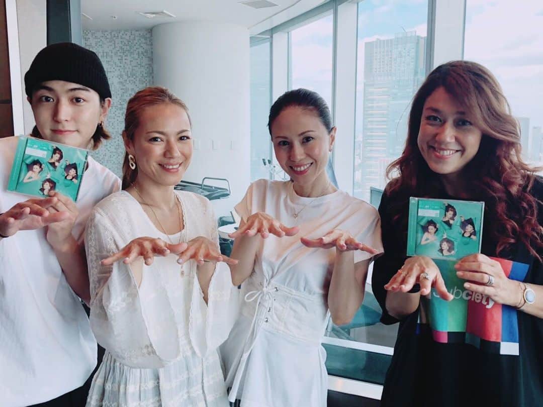のインスタグラム：「J-WAVE ALL GOOD FRIDAYを 楽しんで頂いたみなさん ありがとう♡ MCの リリコさんと稲葉くんの Happyオーラが 私たちを笑顔にしてくれて とっても楽しい時間でした！ #MAX#NANA#LINA #LiLico#稲葉友 #allgoodfriday #radio #テレパシーダンス」