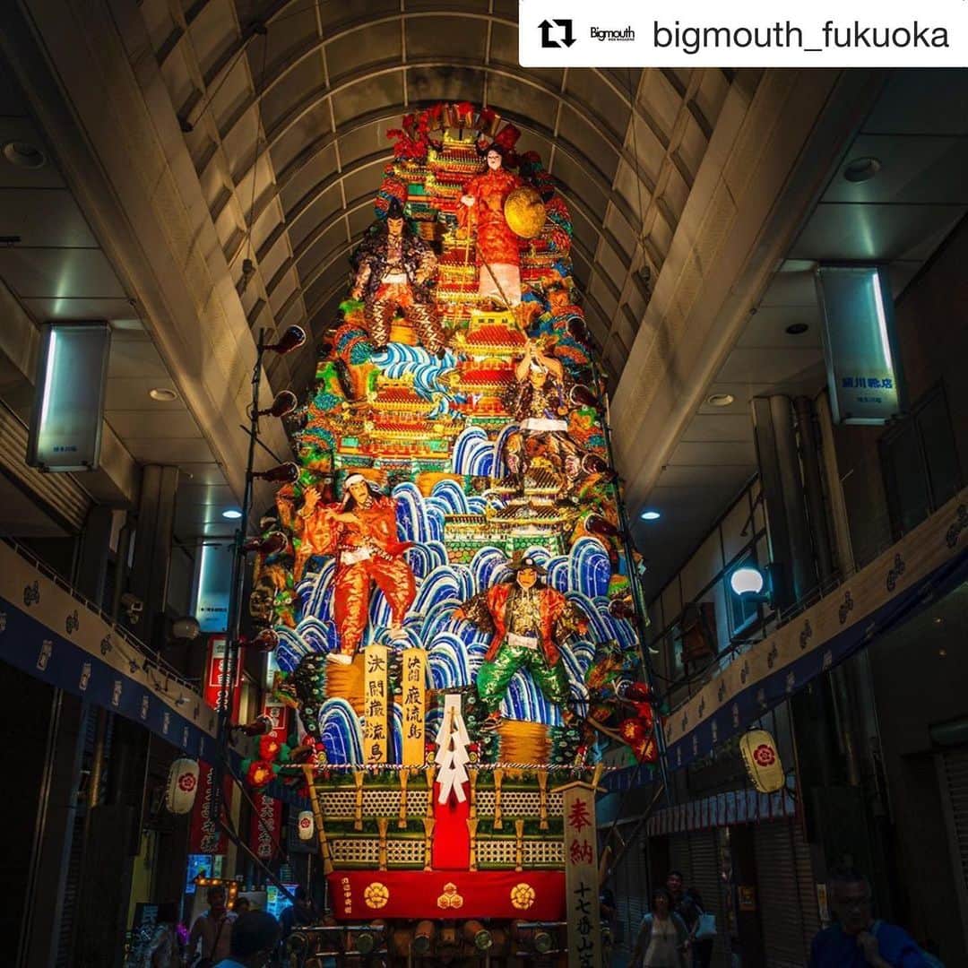 栗田善太郎のインスタグラム：「魅入ってしまう写真があります！ #Repost @bigmouth_fukuoka with @get_repost ・・・ 平川 雄一朗 (Yuitiro Hirakawa) による『漂流diary』アップされました。博多祇園山笠の風景も切り取られた1週間。空と植物と山。今週は１枚多いのです。 @hirakaway  #写真 #福岡 #博多祇園山笠 #飾り山笠 https://bigmouth.co.jp/culture/177.html」