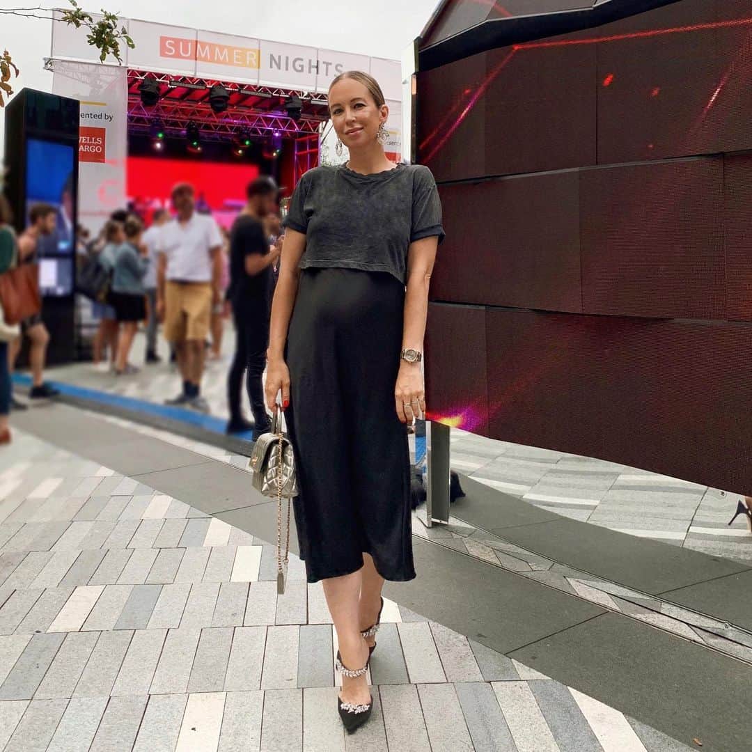 Helena Glazer Hodneさんのインスタグラム写真 - (Helena Glazer HodneInstagram)「Hanging out at #WFSummerNights✨The temps have gone down, there’s live music, drinks and food 😍✨the best type of NYC night. Thank you for having me @wellsfargo #sponsored」7月19日 9時27分 - brooklynblonde1