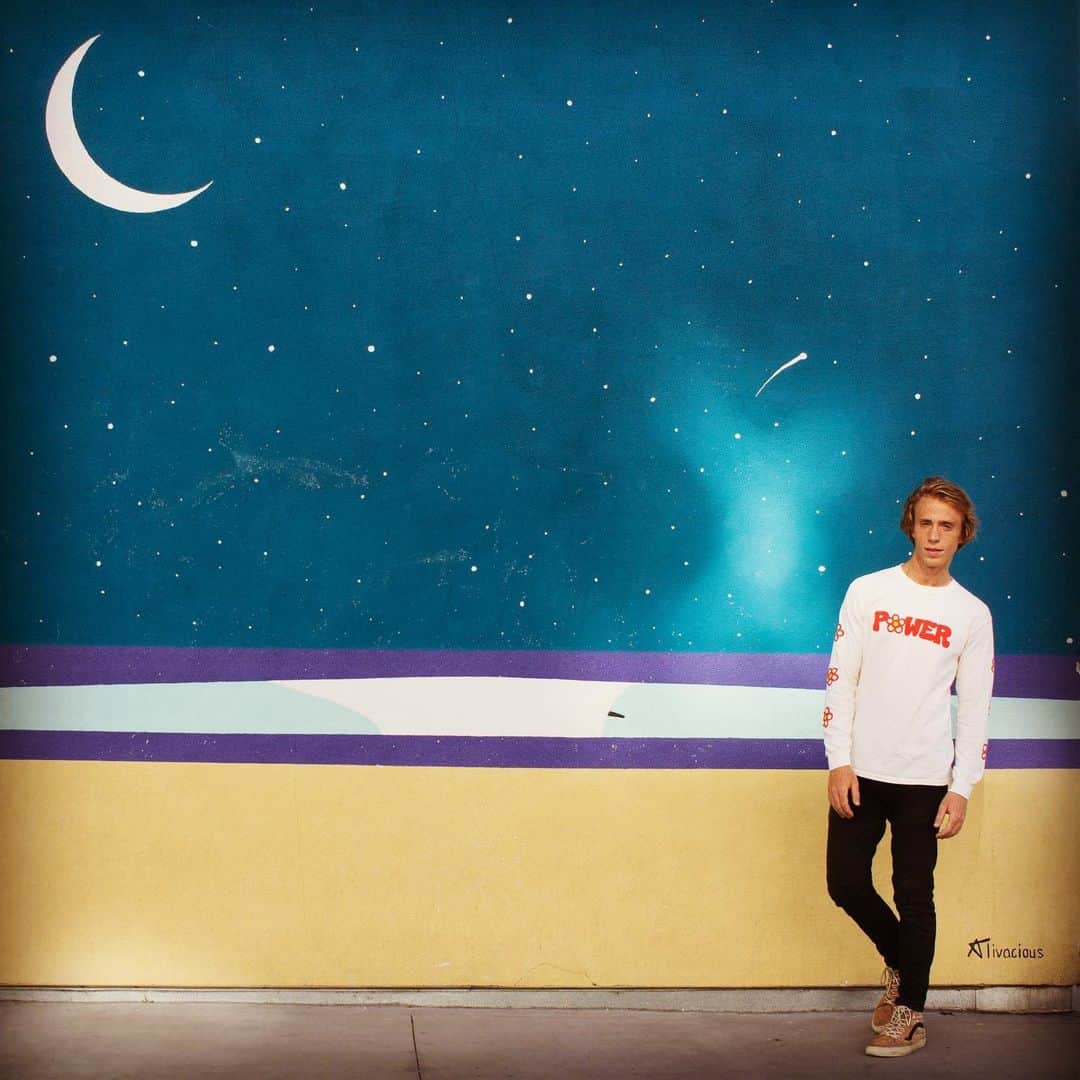 のインスタグラム：「Flower Power long sleeve available now. #altru #altruapparel #flowerpower」