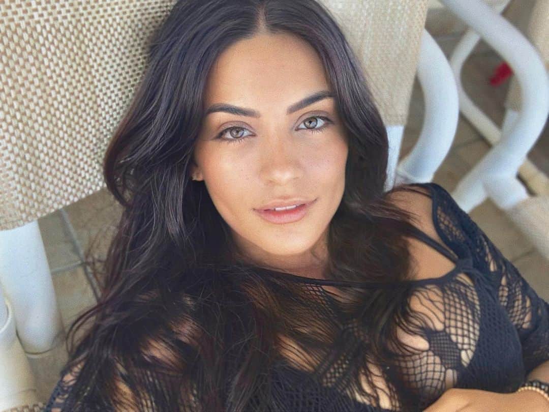 Ana Brenda Contrerasのインスタグラム：「sαlt wαtєr curєs αll wσunds 🌊 •єl αguα sαlαdα curα tσdαs lαs hєrídαs ☀️」