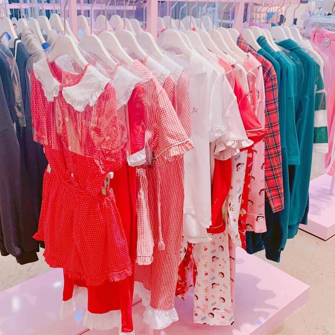 Chuuさんのインスタグラム写真 - (ChuuInstagram)「We invite you to chuu store for pink day and pink mood💜」7月19日 9時44分 - chuu_official
