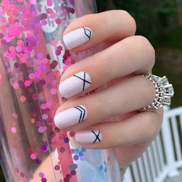 のインスタグラム：「When it Fitz 🍾 . . Check out these beautiful wraps! @jamwithtina submitted this photo just in time for our Christmas in July deals! 🎁 . . Stay tuned for special offers that could land you some amazing products at a discounted price. Because who doesn’t LOVE a sale 🙌🏼 . . #manicurelove #jamberry #jamberry2019 #jamberryaddict #beneyou #nailart #nailfie #nailwraps #sisterhood #kindnesswins #lovewhatido #selfcare #bossbabe #buildingbusiness」