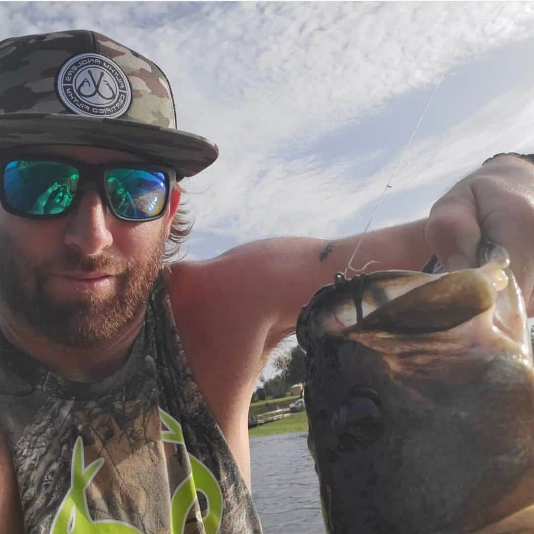 Filthy Anglers™さんのインスタグラム写真 - (Filthy Anglers™Instagram)「Our buddy @mattscottfishing87 recently grabbed some filthy gear including our sunglasses, and I quote “I’ve never had a pair of sunglasses not fog up on me like these.” (Former owner of Costa’s) - I’m telling you, you don’t have to spend half a pay check to get quality sunglasses at an affordable price, shop ours! How big do you think this bass was? Congrats @mattscottfishing87 you are Certified Filthy - grab your shades today at filthyanglers.com  #fishing #catchandrelease #bassfishing #largemouthbass #getoutside #anglerapproved #outdoors #teamfilthy #lakelife #salmon #trout #bigfish」7月19日 10時01分 - filthyanglers
