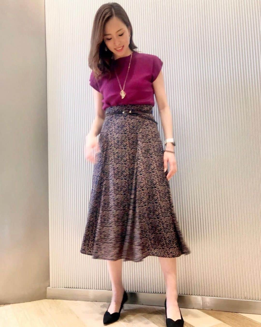 Fabulous Angelaさんのインスタグラム写真 - (Fabulous AngelaInstagram)「**STAFF COORDINATE ** . 新作の2wayニットプルオーバーに細見え効果抜群のフィット＆フレアのレオパードスカートを合わせた上品コーデ。 . ♦︎前後2wayリボンニットプルオーバー ¥4,500＋tax （412030031900／パープル、ブラウン、ブラック） ♦︎レオパードドットフレアスカート ¥7,900＋tax （410130041900／モカ、ネイビー） . 店舗、公式オンラインストアAilandにてSummer Sale開催中です。人気アイテムは在庫わずかになっておりますので、お早めに。 ※店舗によりスタート日が異なります。詳しくはお近くの店舗までお問い合わせください。 . #fabulousangela #ファビュラスアンジェラ#新作#スタッフコーデ#レオパードスカート #2019fw」7月19日 10時03分 - fabulousangela_official