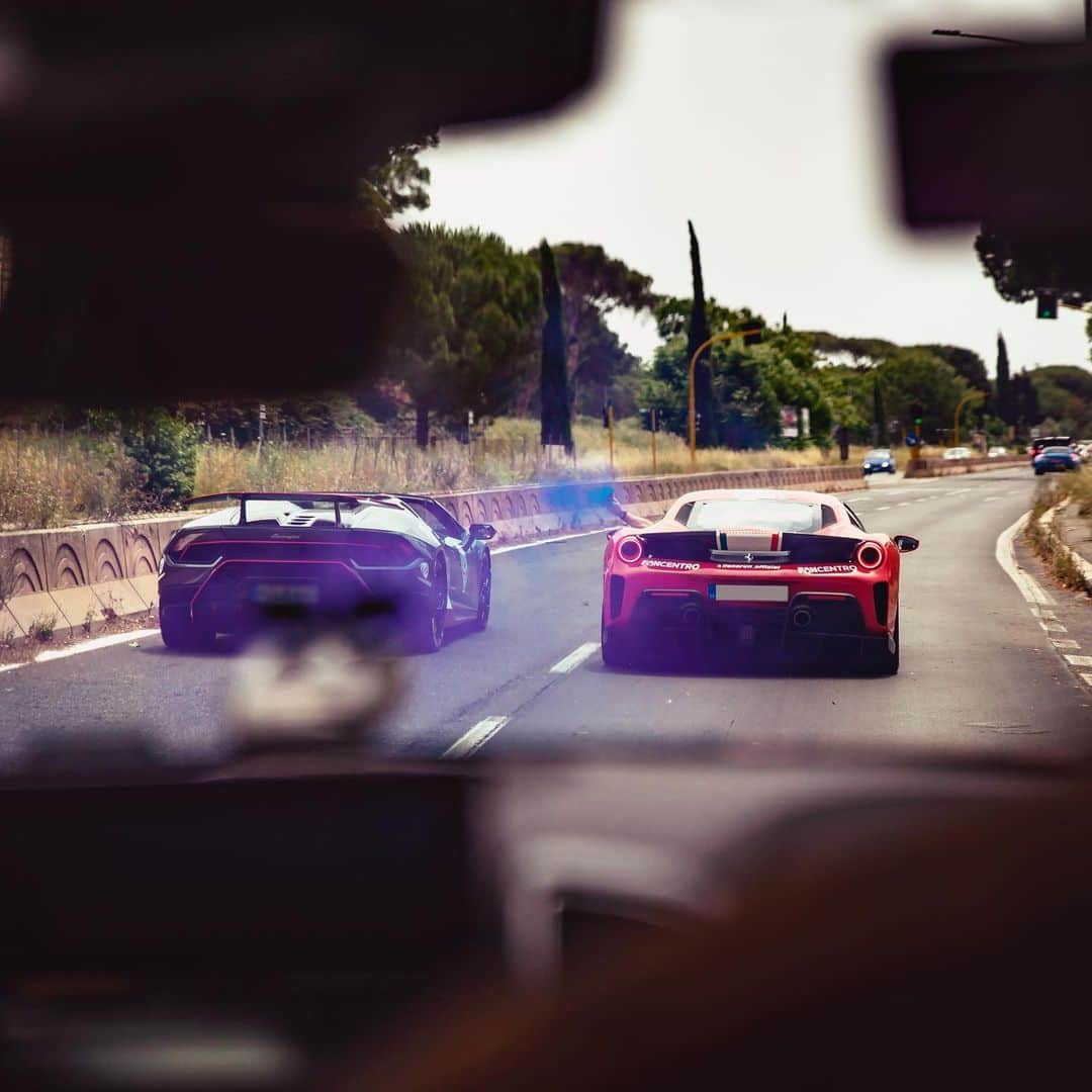 CARLiFESTYLEさんのインスタグラム写真 - (CARLiFESTYLEInstagram)「Who would win this battle? Lambo Huracan Perf. Or Ferrari 488 Pista? Check out @lionsrun_official #carlifestyle」7月19日 10時14分 - carlifestyle