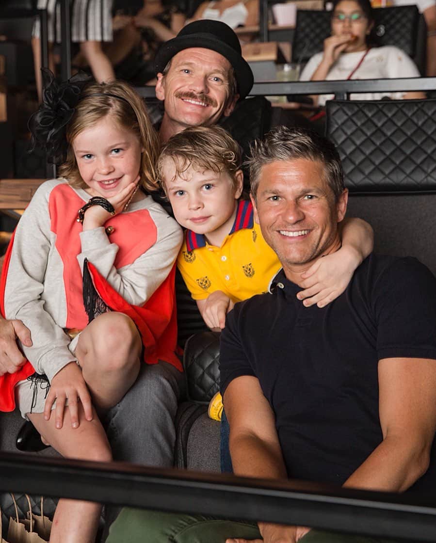 Just Jaredさんのインスタグラム写真 - (Just JaredInstagram)「Neil Patrick Harris (@nph) and David Burtka (@dbelicious) and their kids attended a private screening of the @lionking this week, hosted by @bloomingdales! #NeilPatrickHarris #DavidBurtka #TheLionKing Photo: Bloomingdales」7月19日 10時31分 - justjared