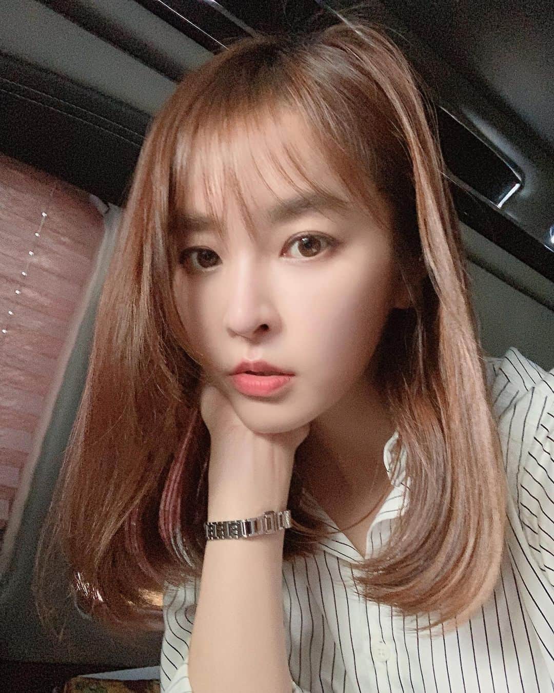 チョン・ユミのインスタグラム：「실시간 더위상황.🥵 #검법남녀시즌2#b팀마지막촬영#차안#대기중#장마라는데#비피해조심#더위도조심」