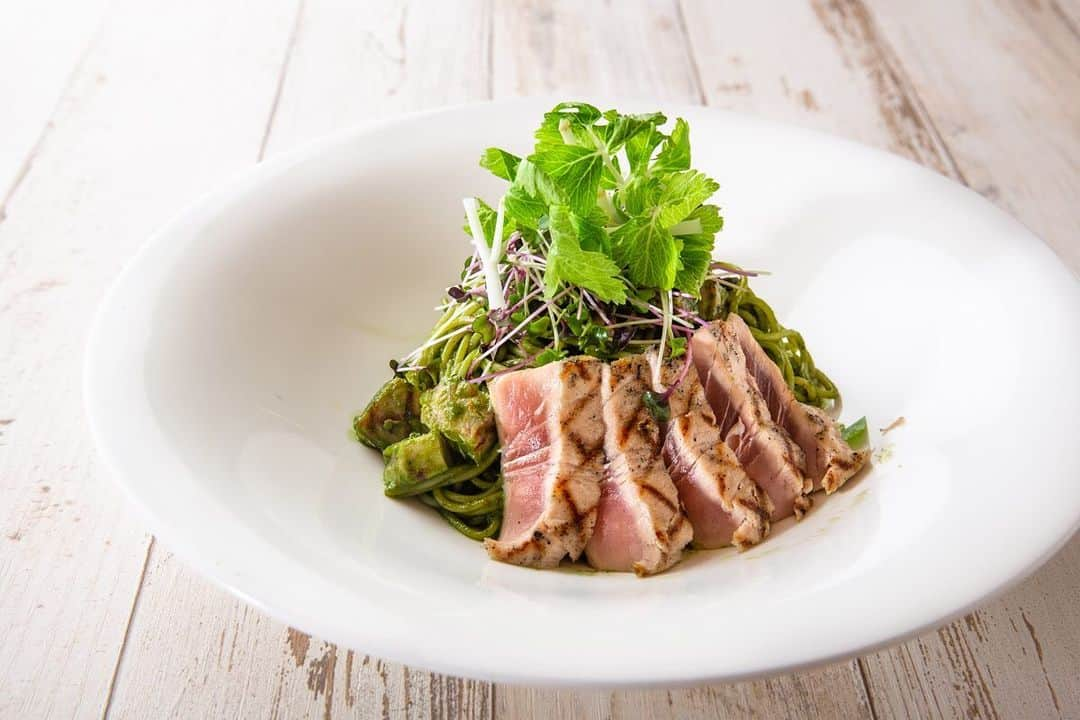 カフェ ラ・ボエムさんのインスタグラム写真 - (カフェ ラ・ボエムInstagram)「We put a special twist on our chilled Genovese, using shiso and grilled tuna, this chilled pasta puts a Japanese spin on an Italian classic. . #cafelaboheme #laboheme #カフェラボエム #ラボエム #カジュアルイタリアン #ピザ #パスタ #ワイン #デート #tokyo #japan #instafood #foodporn #foodie #cooking  #tasty #yummy #delicious #hungry #일본 #음식  #冷製パスタ  #ジェノベーゼ #chilledpasta #genovese」7月19日 10時48分 - boheme_gd