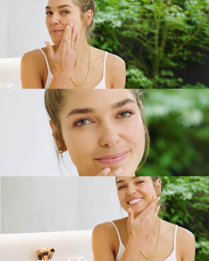 アシュリー・ハートのインスタグラム：「Lucky some things are as easy as 3 steps 😉  Improve the appearance, texture and tone of your skin? Sure thang! @swisseau’s unique blend of rose hip and essential oils range, is my favorite way to do just that.. it’s simple and #BeautyByNature 💕💫」