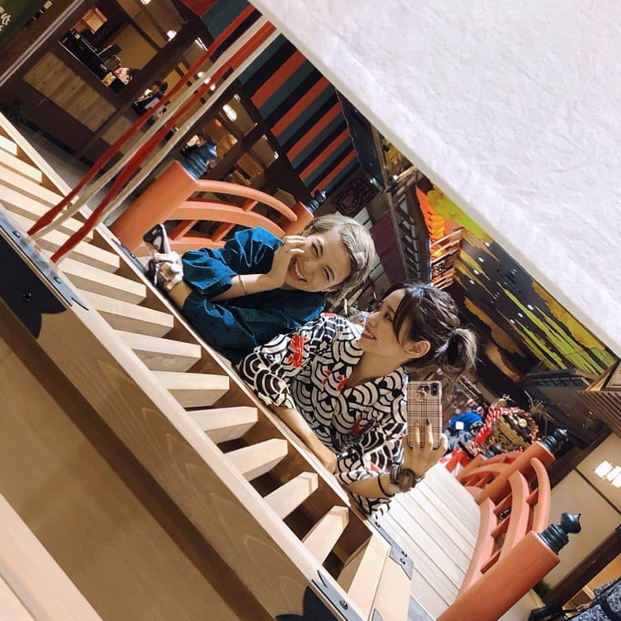 長谷川あやさんのインスタグラム写真 - (長谷川あやInstagram)「👘👘👘 #trip #travel #yukata #PR #空庭温泉 #弁天町 #夏祭り #夏フェス #solaniwaonsen #温泉 #onsen #あや旅成長日記 @solaniwaonsen ・ ・ ・ 最近話題の空庭温泉で 一足お先に20日から開始の 「The GOEMON スプラッシュ！！」 「空庭ややこをどり」を 体験してきたよー😍🙌‼️‼️ ・ 浴衣を着て「弁天縁日」で遊んだり 夏限定メニューのマンゴーキウイも💛 ・ 終電を逃しても 漫画やリクライニングシートがあって 朝まで過ごせるので たっぷり遊べるの(´∀｀)‼️‼️ ・ 弁天町駅からもめちゃくちゃ近いので アクセスもばっちりだよ💛 ・ 美味しそうなお土産もおススメ💁‍♀️」7月19日 11時04分 - ayasuke_0516