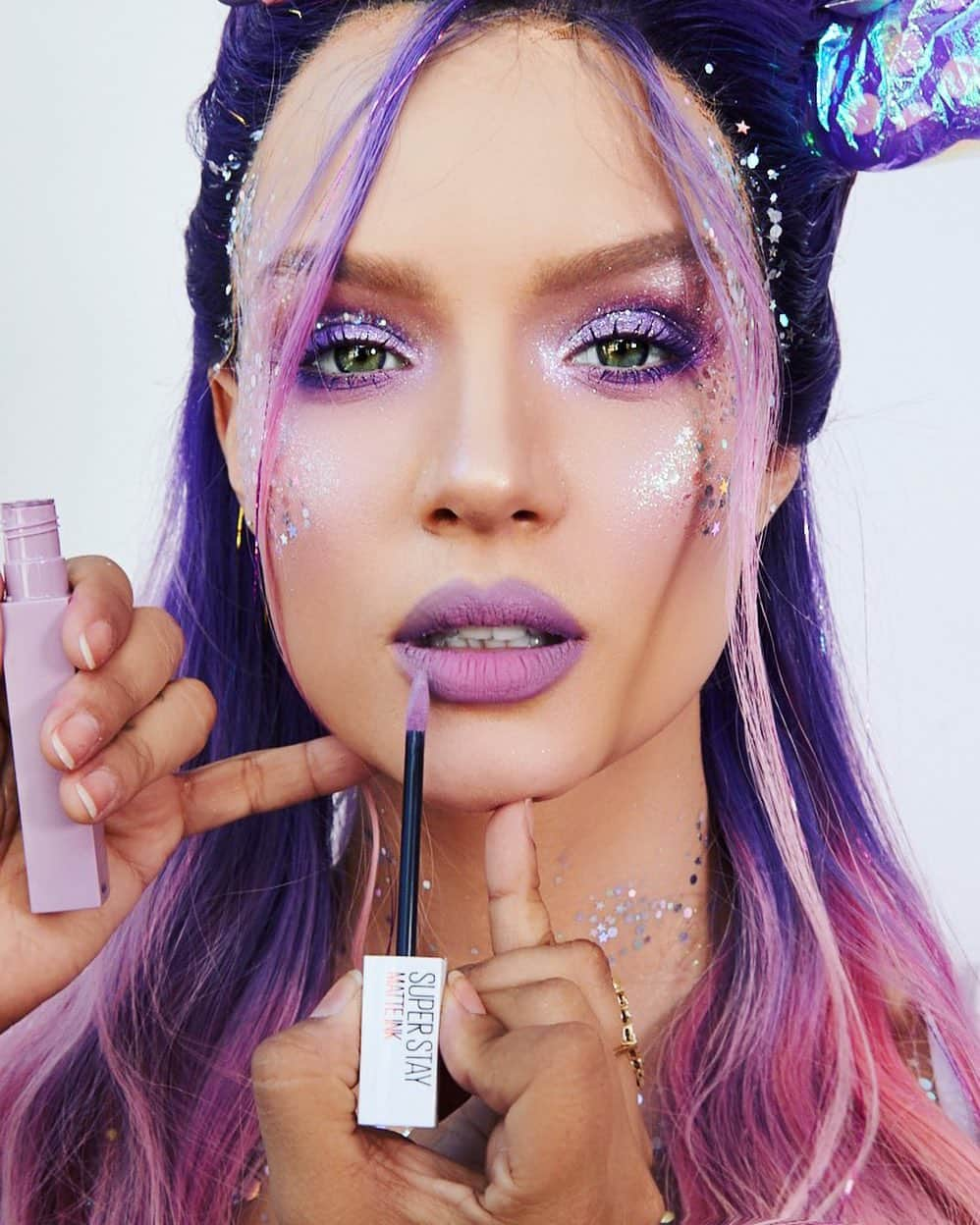 Carolina Gonzalezさんのインスタグラム写真 - (Carolina GonzalezInstagram)「🍭JO 💜 @josephineskriver ...JUST BECAUSE ✨ @haozeng_com @maybelline @raisingkaned #makeupCarolinaGonzalez #CGonzalezBeauty #JosephineSkriver」7月19日 11時11分 - cgonzalezbeauty