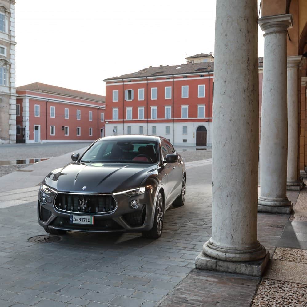 Maserati Japan | マセラティ ジャパンさんのインスタグラム写真 - (Maserati Japan | マセラティ ジャパンInstagram)「芸術・工芸・美食と、イタリア文化の粋が集まる古都モデナで育まれたマセラティの哲学。追随を許さない美意識と機能美が融合したレヴァンテ GTSがモデナの街を駆け巡ります。 #Maserati #マセラティ  #MaseratiJapan #マセラティジャパン #Levante #レヴァンテ  #Modena」7月19日 11時14分 - maseratijp