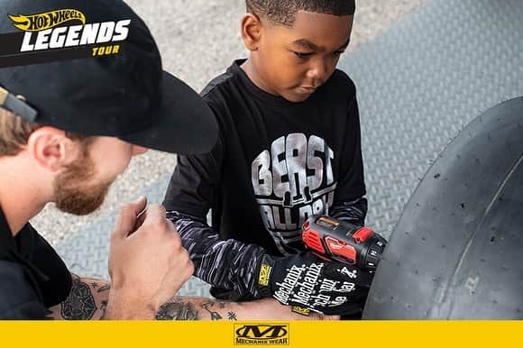 Hot Wheelsさんのインスタグラム写真 - (Hot WheelsInstagram)「These rugged @mechanix_wear gloves 💪 make the Mechanix Wear Pitstop Challenge a piece of Cake 🍰. Purchase the new Hot Wheels Mechanix Collab at all the remaining #HotWheelsLegends Stops now! #Mechanix #MechanixGloves #Sponsored」7月19日 11時20分 - hotwheelsofficial