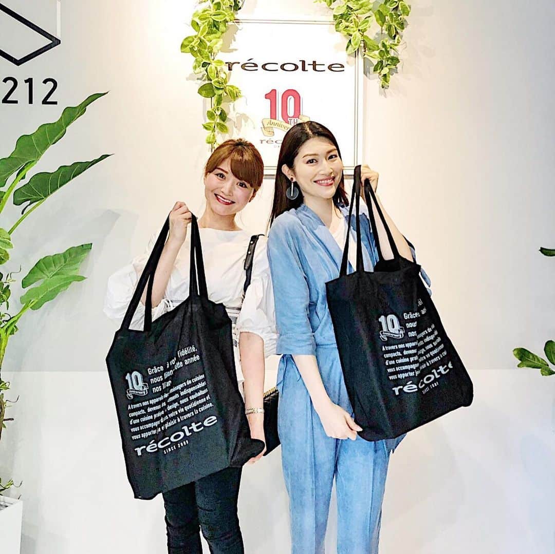 のインスタグラム：「先日GETした #recolte の#ブレンダー を使ってスムージーを作ってみました🍹 ・ 刃が底ギリギリの位置まであるので少量でもまわせるのが嬉しい✨ 凍らせたバナナにも負けず威力もバッチリ😆 ・ ・ @recolte_official  #カプセルカッターボンヌ #capsulecutterbonne  #スムージー #ミキサー」