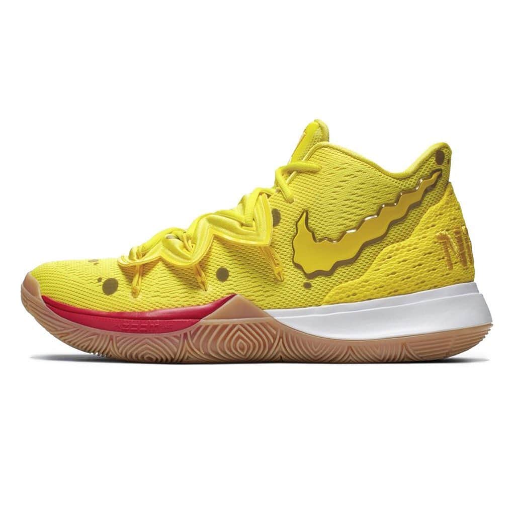 HYPEBEASTさんのインスタグラム写真 - (HYPEBEASTInstagram)「@hypebeastkicks: Here’s a first look at @kyrieirving’s collaboration with @spongebob on the Kyrie 5’s. The “Spongebob Squarepants” colorway has a bright woven upper dotted by “holes,” complete with a kelp-inspired lateral side Swoosh, while the "Patrick Star" sports a bubble pattern and a Swoosh emblazoned with a texture reminiscent of the starfish himself. The pair will be available for purchase from @nike's SNKRS on August 10 for $130 USD. Photo: Nike」7月19日 11時28分 - hypebeast
