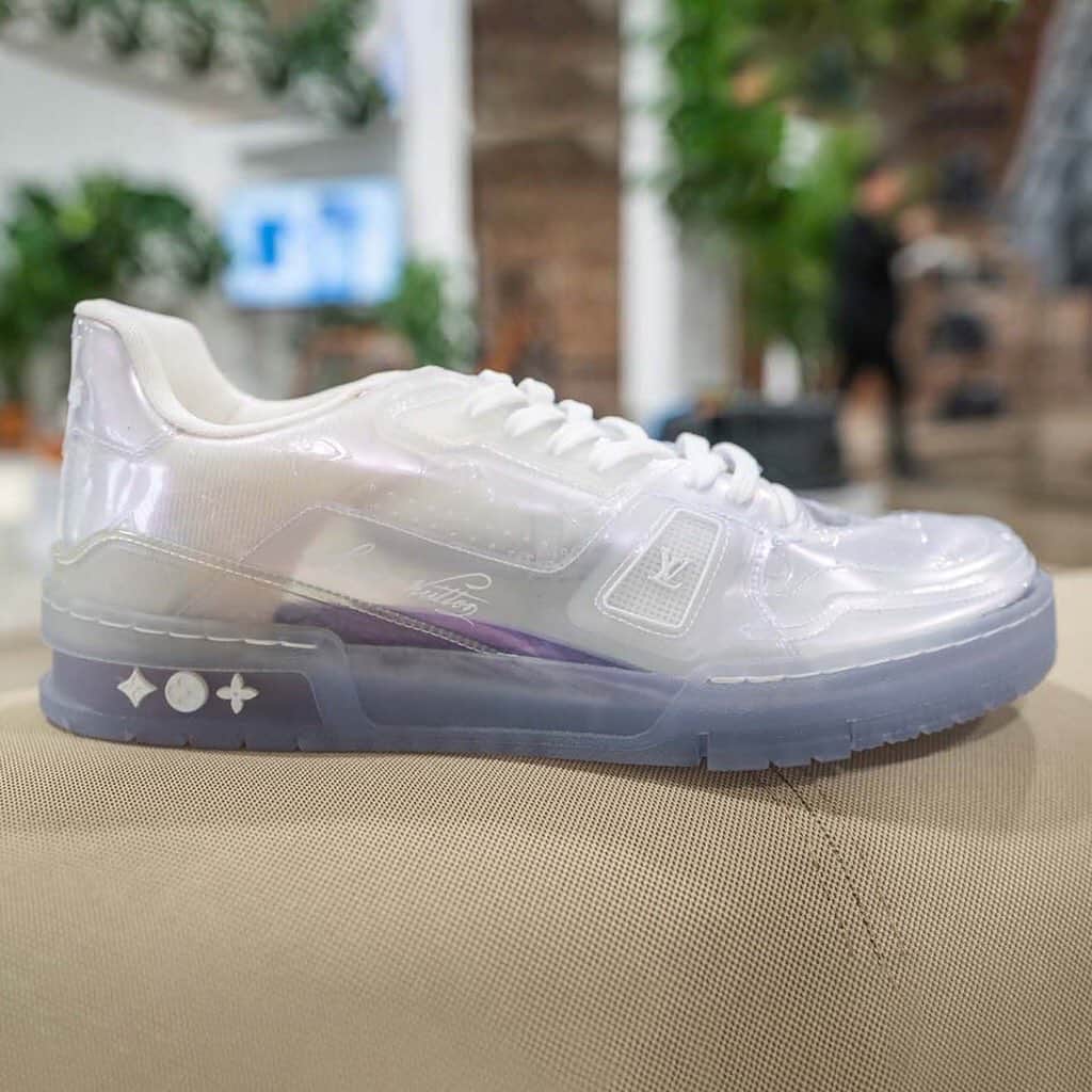 HYPEBEASTさんのインスタグラム写真 - (HYPEBEASTInstagram)「@hypebeaststyle: Take a look at @louisvuitton’s upcoming Spring/Summer 2020 Pre-Collection. Highlights of the range include transparent 504 high and low-top sneakers, accompanied by transparent accessories such as a tote, keepall and mini trunk bag. Art-driven pieces such as Raphael paintings were used as graphics for coats, vests and bombers. Swipe to take a look and stay tuned for further information. Photo: Brian Wong/HYPEBEAST」7月19日 11時29分 - hypebeast
