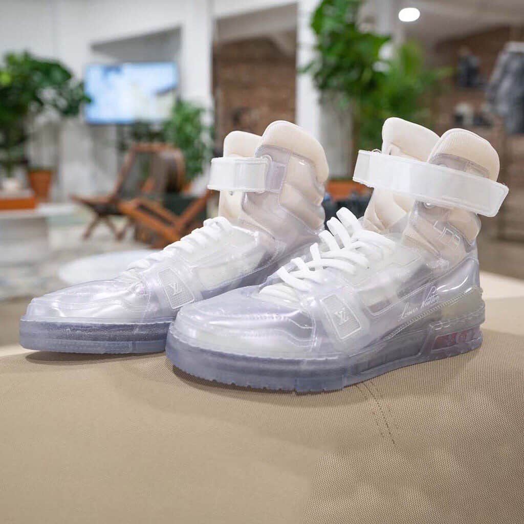 HYPEBEASTさんのインスタグラム写真 - (HYPEBEASTInstagram)「@hypebeaststyle: Take a look at @louisvuitton’s upcoming Spring/Summer 2020 Pre-Collection. Highlights of the range include transparent 504 high and low-top sneakers, accompanied by transparent accessories such as a tote, keepall and mini trunk bag. Art-driven pieces such as Raphael paintings were used as graphics for coats, vests and bombers. Swipe to take a look and stay tuned for further information. Photo: Brian Wong/HYPEBEAST」7月19日 11時29分 - hypebeast
