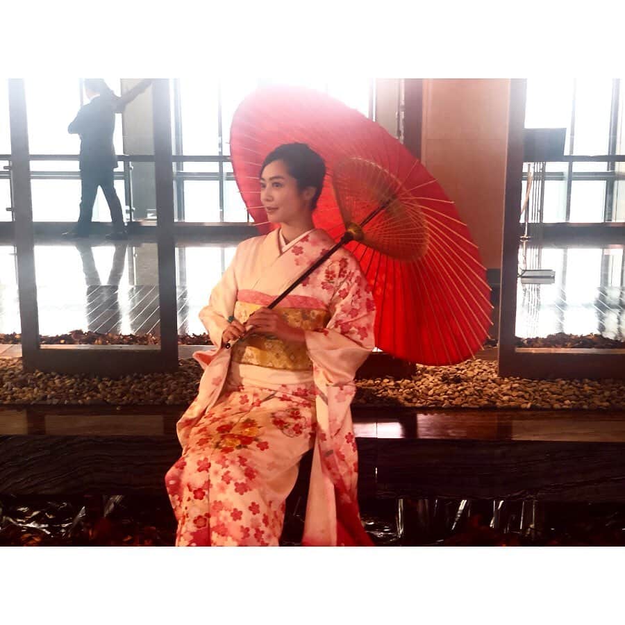 松岡李那さんのインスタグラム写真 - (松岡李那Instagram)「Shooting 🎬🎥🏨✨ Image video for #mandarinorientalhotel Tokyo!🌸🌸🌸🌸🌸🌸🌸🌸@mo_tokyo @mo_hotels #kimono #kimonogirl #mandarinorientaltokyo #着物 #マンダリンオリエンタル東京」7月19日 11時31分 - linahxoxo