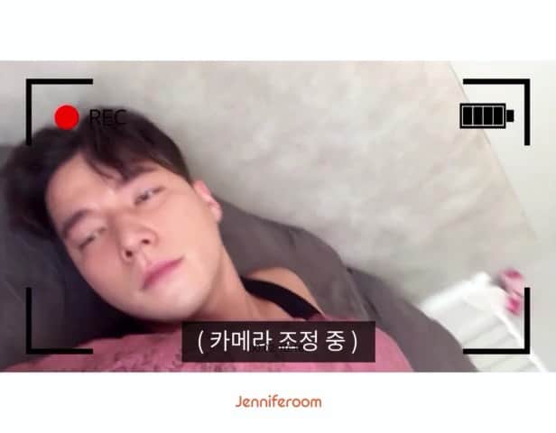 チョ・テグァンのインスタグラム：「청소브이로그 🧹 얘 청소매니아 Vacuum vlog.  Naturaaal Onto my youtube soooon.」