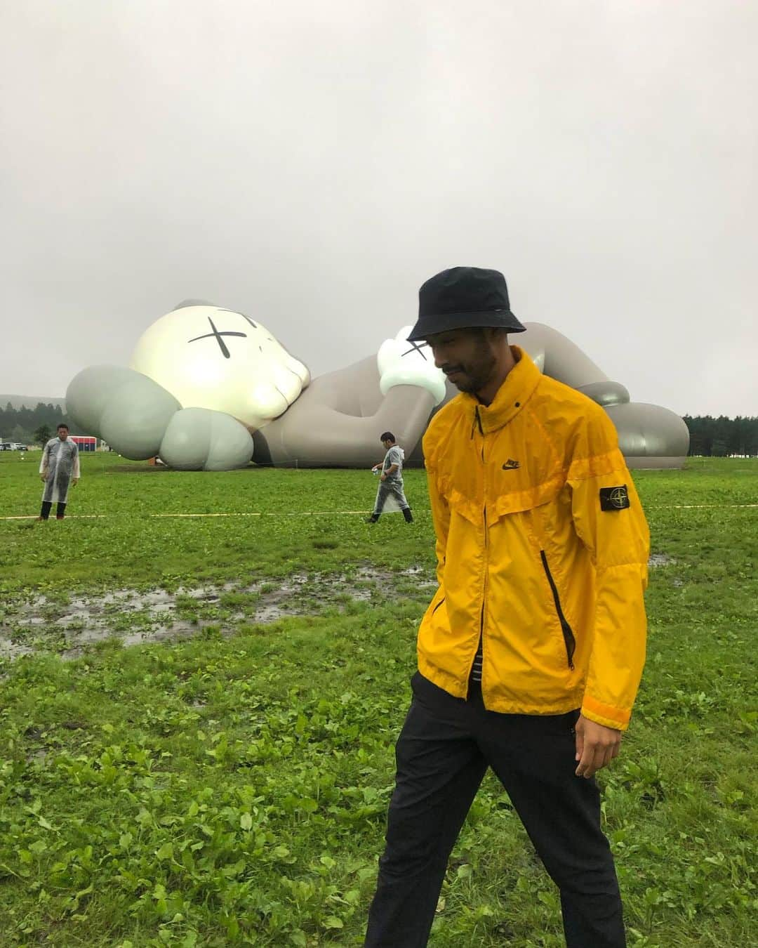 mao mitsuiさんのインスタグラム写真 - (mao mitsuiInstagram)「@kaws @lono3 ✖︎✖︎ #デカっ #KAWSHOLIDAY」7月19日 11時43分 - maointhepark