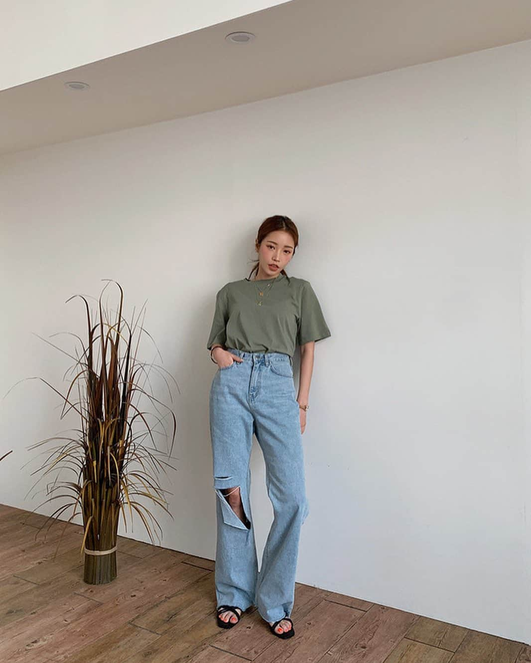 Official STYLENANDAさんのインスタグラム写真 - (Official STYLENANDAInstagram)「Today 8% sale 😊💙 m.stylenanda.com - #stylenanda #newarrivals」7月19日 11時52分 - houseof3ce