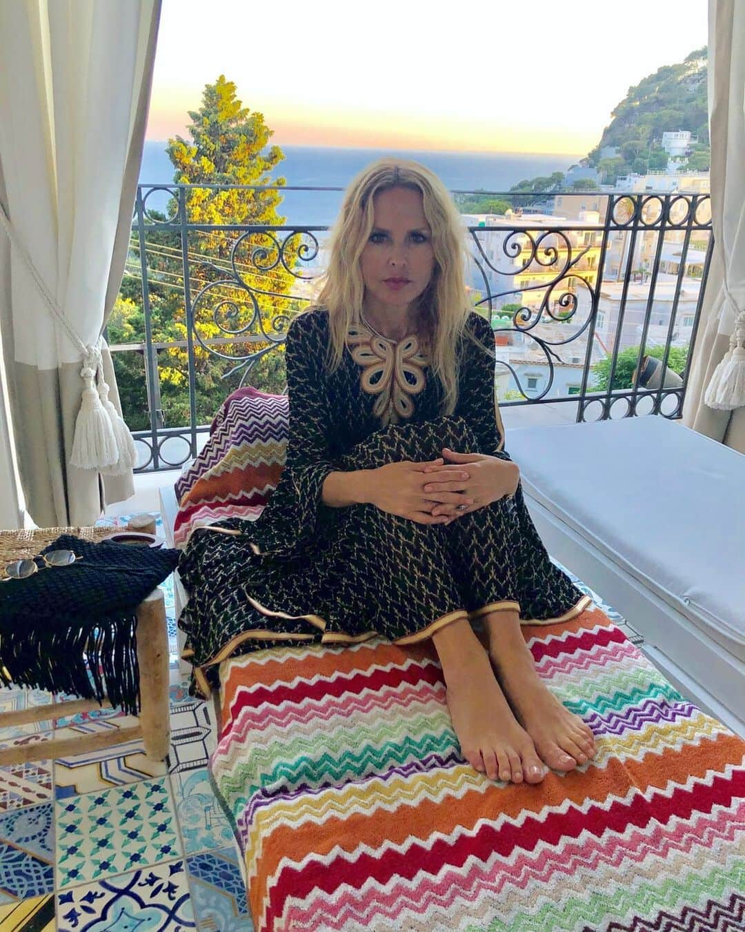 レイチェル・ゾーさんのインスタグラム写真 - (レイチェル・ゾーInstagram)「#tbt to what seems like forever ago spending magical summer days in #capri in vintage @missoni and new @boxofstyle @missonihome ☀️🌊🌺 Shop at link in bio XoRZ #boxofstyle #summerstyle #vacation」7月19日 11時44分 - rachelzoe