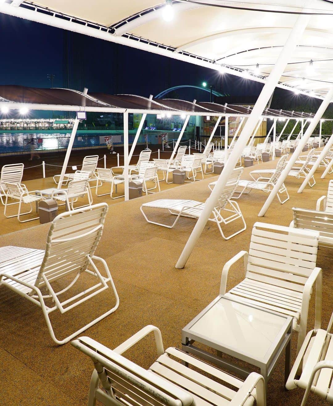 よみうりランドさんのインスタグラム写真 よみうりランドinstagram プールwai プールサイドのスペシャルシート プールサイドにいろいろなタイプのシートをご用意しております 写真はグリーンシート テーブル 1 イス 4 デッキチェア 2 Pool Wai Special