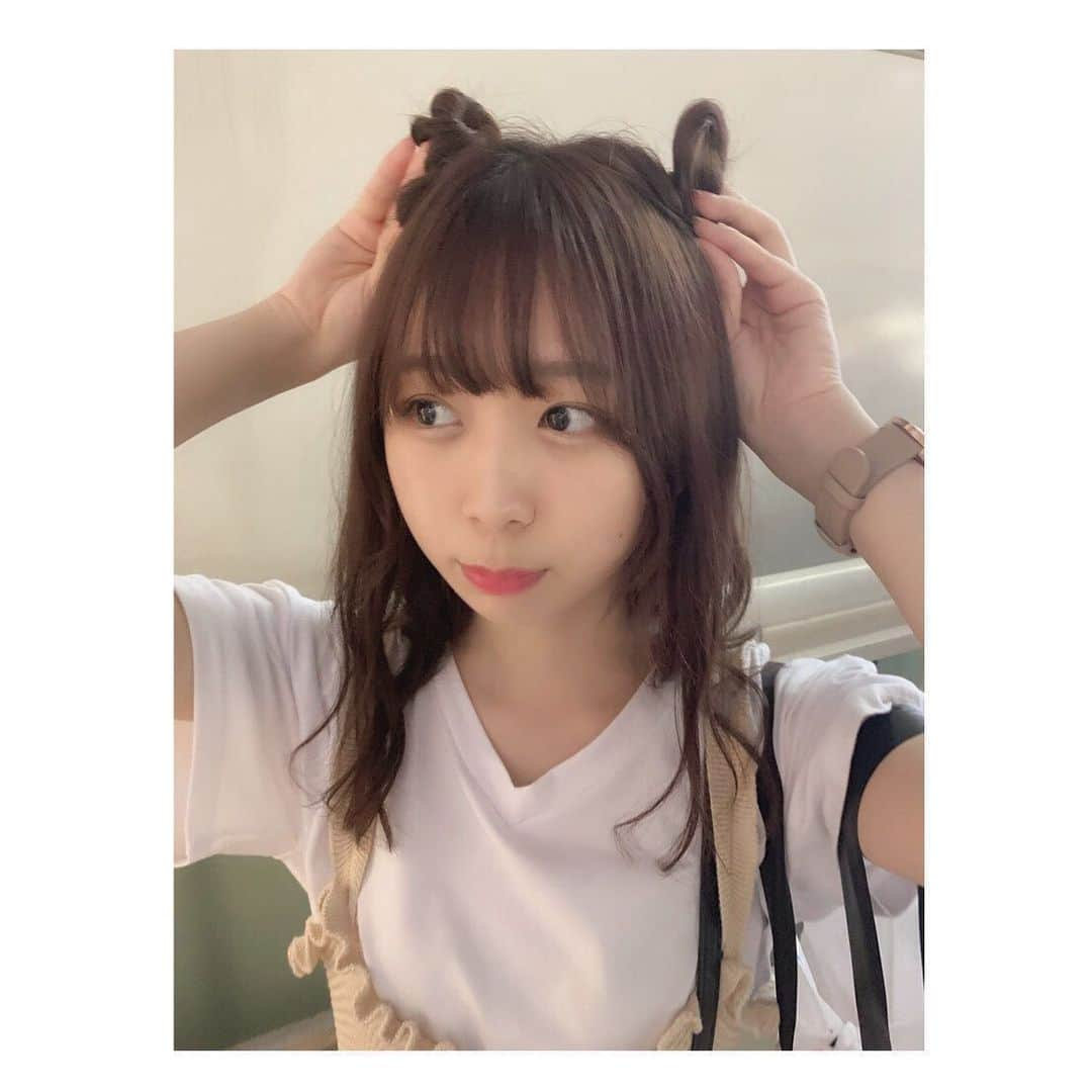 松田美里さんのインスタグラム写真 - (松田美里Instagram)「ててれーんタピオカヘア🧸 みてほしい、すごいリップと出会ったー   メンソレータムのメルティクリームリップから タピオカミルクティーの香りのリップ発売されるんだって🥺やばない？  7/23から限定発売らしいんじゃけど、 タピオカミルクティー好きなわたし一足先にゲットしてしまった。にや   リアルにタピオカミルクティーの香りする！ けど甘すぎて気持ち悪い感じも無いし、色も無くて唇潤う～ 飯テロリップだった～ 高保湿でとろける塗り心地だから、 最近冷房で乾燥するしこれで潤すよー🥺    #メルティクリームリップ#はじめてのくちどけ#タピ活#たぴたぴ#タピオカリップ#ロート製薬_pr   」7月19日 11時55分 - miri_matsuda