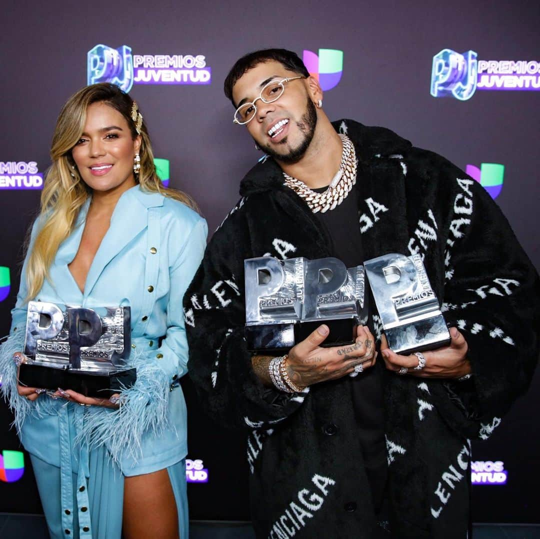 Primer Impactoさんのインスタグラム写真 - (Primer ImpactoInstagram)「Y la otra pareja triunfadora de la noche fue esta: @karolg y @anuel_2blea se llevaron varios #PremiosJuventud esta noche.」7月19日 12時06分 - primerimpacto