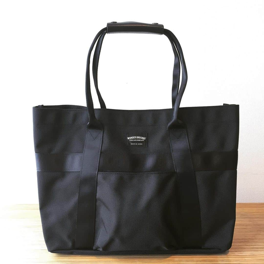 バッグ通販TORATOのインスタグラム：「＜WONDER BAGGAGE＞GOODMANS LIGHT TOTE WB-G-023 Black/￥15,660 ▼TORATO @torato.jp  #torato #wonderbaggage #totebag #Ballisticnylon #black #bag #madeinjapan #mens #streetstyle #fashion #harajuku #tokyo #ワンダーバゲージ #バッグ #バリスティックナイロン #ビジネス #ビジネスバッグ #メンズファッション #トラト #ファッション #ブラック」