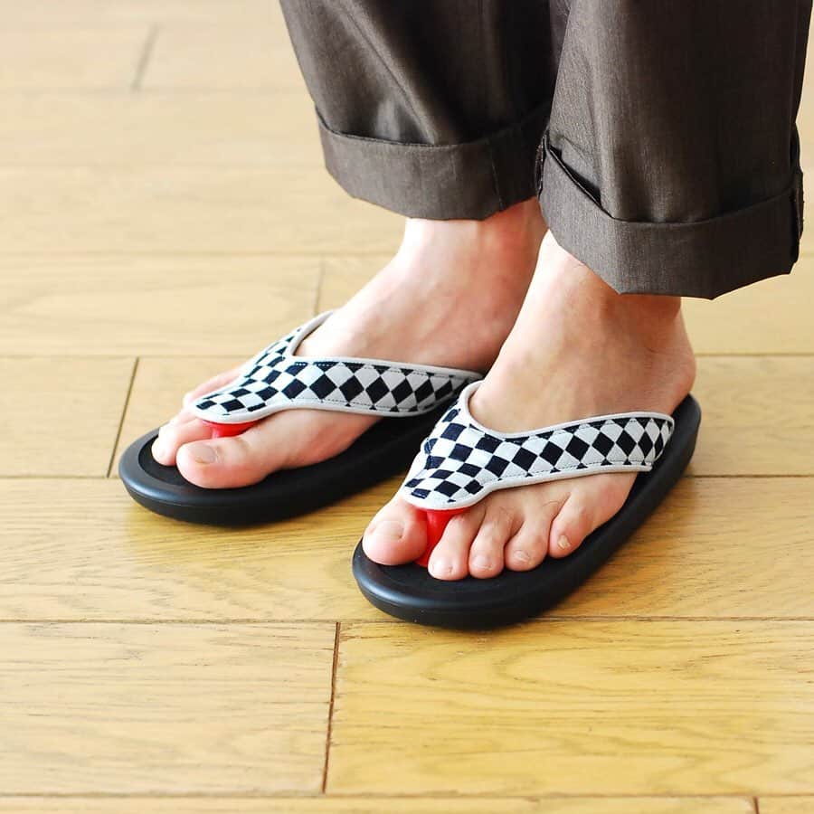wonder_mountain_irieさんのインスタグラム写真 - (wonder_mountain_irieInstagram)「_  JoJo × itten. / ジョジョ×イッテン “BEACH SANDAL -checkered flag-” ￥35,640- _ 〈online store / @digital_mountain〉 http://www.digital-mountain.net/shopdetail/000000009508/ _ 【オンラインストア#DigitalMountain へのご注文】 *24時間受付 *15時までのご注文で即日発送 *1万円以上ご購入で送料無料 tel：084-973-8204 _ We can send your order overseas. Accepted payment method is by PayPal or credit card only. (AMEX is not accepted)  Ordering procedure details can be found here. >>http://www.digital-mountain.net/html/page56.html _ 本店：#WonderMountain  blog>> http://wm.digital-mountain.info/blog/20190719/ _ #jojosandal #itten. #ない藤 #祇園ない藤 #イッテン pants→ #itten. ￥27,000- _ 〒720-0044 広島県福山市笠岡町4-18  JR 「#福山駅」より徒歩10分 (12:00 - 19:00 水曜定休) #ワンダーマウンテン #japan #hiroshima #福山 #福山市 #尾道 #倉敷 #鞆の浦 近く _ 系列店：@hacbywondermountain _」7月19日 12時27分 - wonder_mountain_