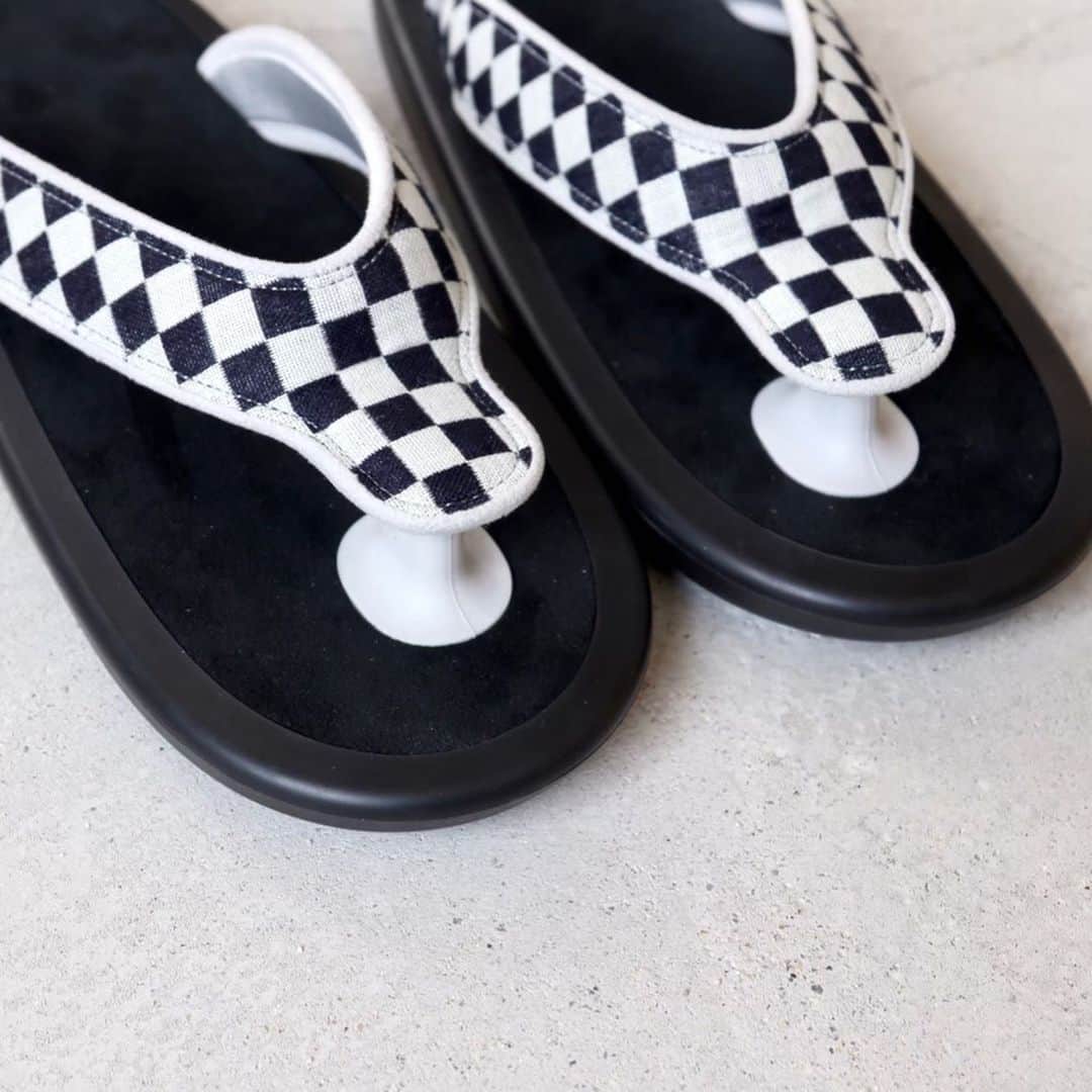wonder_mountain_irieさんのインスタグラム写真 - (wonder_mountain_irieInstagram)「_  JoJo × itten. / ジョジョ×イッテン “BEACH SANDAL -checkered flag-” ￥35,640- _ 〈online store / @digital_mountain〉 http://www.digital-mountain.net/shopdetail/000000009508/ _ 【オンラインストア#DigitalMountain へのご注文】 *24時間受付 *15時までのご注文で即日発送 *1万円以上ご購入で送料無料 tel：084-973-8204 _ We can send your order overseas. Accepted payment method is by PayPal or credit card only. (AMEX is not accepted)  Ordering procedure details can be found here. >>http://www.digital-mountain.net/html/page56.html _ 本店：#WonderMountain  blog>> http://wm.digital-mountain.info/blog/20190719/ _ #jojosandal #itten. #ない藤 #祇園ない藤 #イッテン pants→ #itten. ￥27,000- _ 〒720-0044 広島県福山市笠岡町4-18  JR 「#福山駅」より徒歩10分 (12:00 - 19:00 水曜定休) #ワンダーマウンテン #japan #hiroshima #福山 #福山市 #尾道 #倉敷 #鞆の浦 近く _ 系列店：@hacbywondermountain _」7月19日 12時27分 - wonder_mountain_