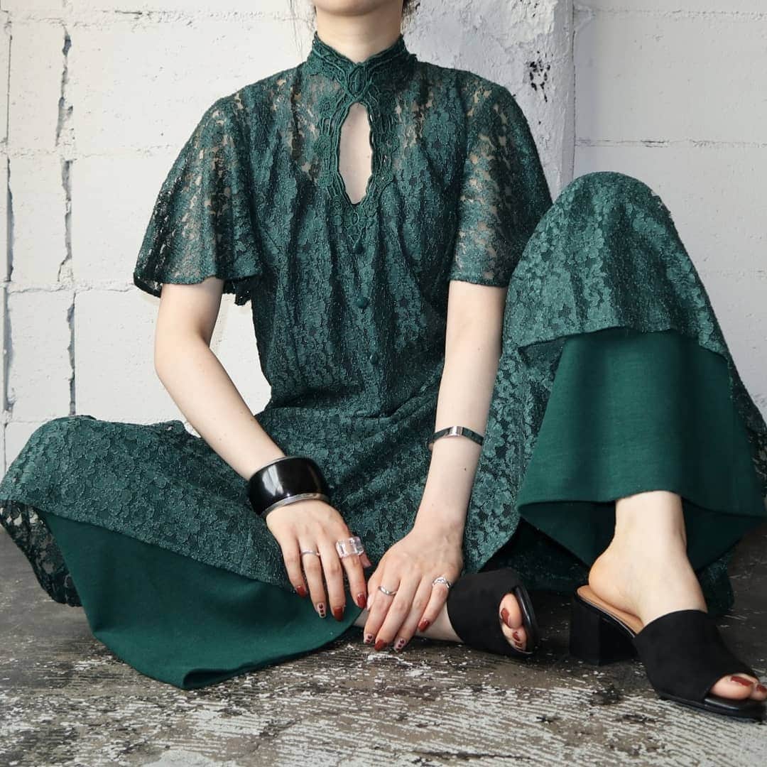 吉祥寺 古着屋 Orfeoのインスタグラム：「Green Lace Long Dress  #orfeo #kichijoji #tokyo #vintage #used #fashion #coordinate #outfit #オルフェオ #吉祥寺 #東京 #古着 #古着屋 #ヴィンテージ #ユーズド #ファッション #コーディネート  掲載商品のお問い合わせはメールにて承っております。コメント、DMでのお問い合わせは受け付けておりませんのでご了承ください。」
