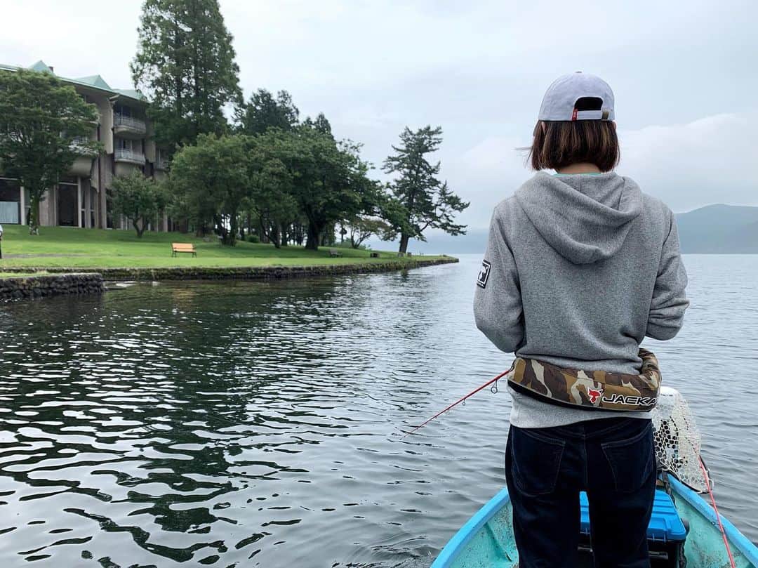 石川文菜さんのインスタグラム写真 - (石川文菜Instagram)「. . . . 🏞🎣 🚣🏻‍♂️🗻 . . . . #pic #photo #fishing #fishinglife #芦ノ湖」7月19日 12時29分 - bun0404