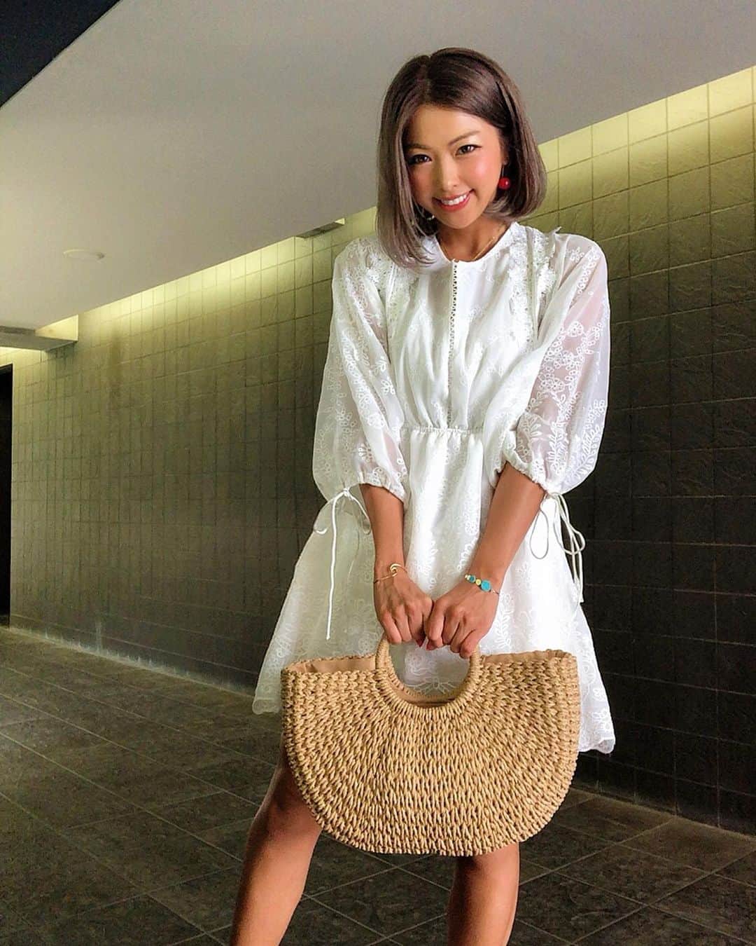 あおい夏海さんのインスタグラム写真 あおい夏海instagram 今日のコーデ 今日は雨降ってないので白のワンピース ワンピース Rurume Official バック Sundayandmonday Official ブレスレット Jjra00 筋トレ女子 筋肉女子 筋トレ 腹筋女子 今日の