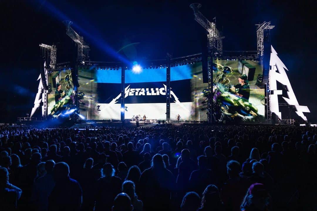 メタリカさんのインスタグラム写真 - (メタリカInstagram)「Photos from last night’s show in Tartu! ・・・ 📸 by @brettmurrayphotography & @photosbyjeffyeager ・・・ #MetInTartu #WorldWired #Metallica」7月19日 12時31分 - metallica