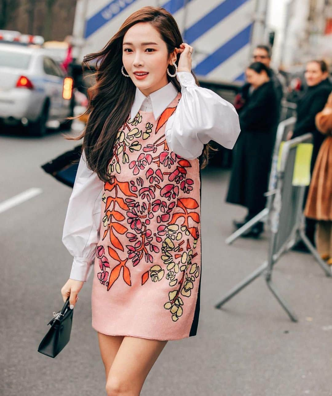 가로수길 , Seoulさんのインスタグラム写真 - (가로수길 , SeoulInstagram)「PFW Street Fashion Style 📸📸 @jaylim1 🔥 그리운 패션위크 . 금방 또 오겠지😀 . . #写真 #outfitideas #styleoftheday #ファッション #フォトグラファー #instafashion #파리 #東京 #서울패션위크 #sfw #오오티디 #nyc #koreafashion #패션그램 #womenswear #nyfw #데일리그램 #outfit #ootd #street #streetfashion #streetphoto #가로수길 #이태원 #사진 #스트릿패션 #모델 #wiwt #nyfw #pfw」7月19日 12時32分 - jaylim1