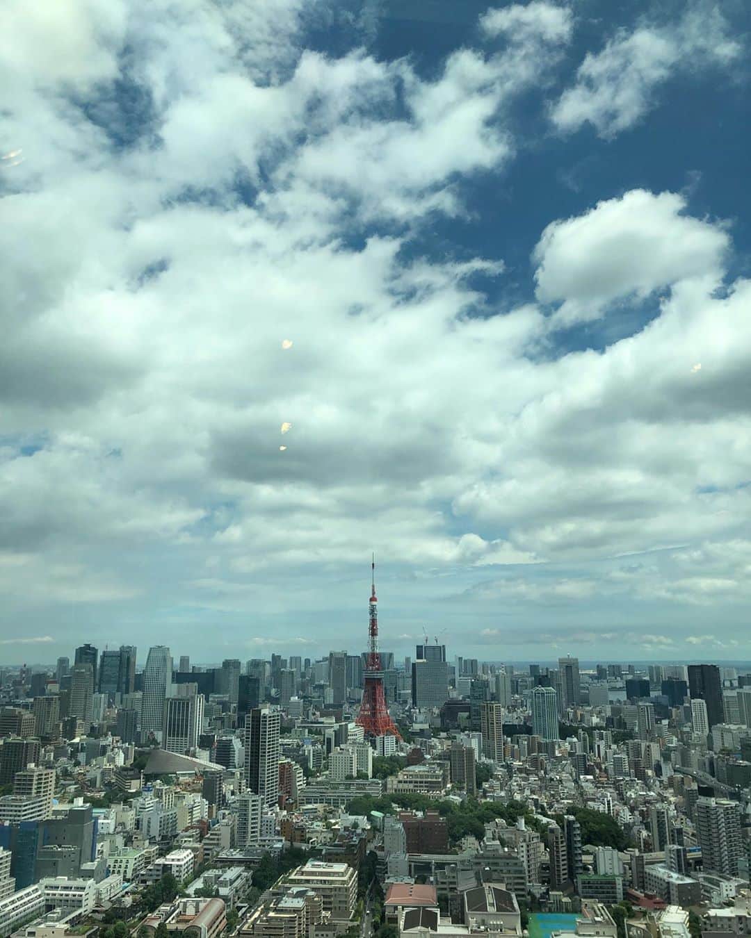 阿部洋子さんのインスタグラム写真 - (阿部洋子Instagram)「#sunnydays  久々に東京タワー見えた！ #jwave  #allgoodfriday  #radio  #live  #tokyotower  #nofilter  オープニングから、 LiLiCoさんのムチャぶりに遭った💦 まさか歌うなんて😱」7月19日 12時32分 - hirocoring