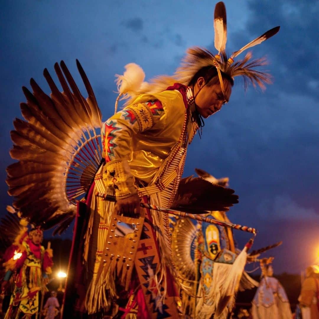 ナショナルジオグラフィックさんのインスタグラム写真 - (ナショナルジオグラフィックInstagram)「Photo by Aaron Huey @argonautphoto | Oglala Nation Pow Wow, Pine Ridge Indian Reservation, South Dakota. So much beauty... words fail. These images need to have the sound of the drums. To hear the sounds and see video from this powwow and Pine Ridge follow @argonautphoto. #Oglala #Lakota #MitakuyeOyasin #pineridge」7月19日 12時33分 - natgeo