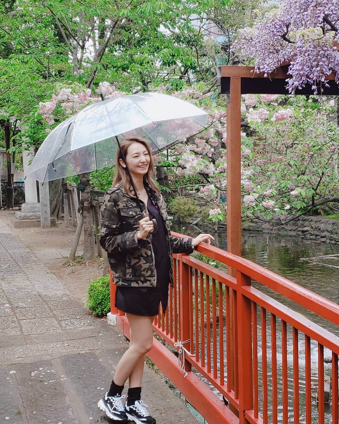 近藤みやびさんのインスタグラム写真 - (近藤みやびInstagram)「雨ばっかでやだね～☔ 先日も@sbeautyclinic にお世話になりました😃 相変わらず背中のレブライトを❗ 最近美容にお金をかけてきていて 歳とったなぁ～って思うw  #sbeautyclinic #渋谷美容クリニック #レーザー治療 #美容 #エステ #美容クリニック#美容皮膚科 #渋谷 #美容点滴  #女医 #エスビューティークリニック #梅雨」7月19日 13時10分 - miyabiiiii_kondooooo