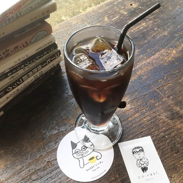 手紙社さんのインスタグラム写真 - (手紙社Instagram)「【本とコーヒーtegamisha カフェ】 蒸し暑い日中ですが、青空が見えるとやはり嬉しいものですね。 本日も18時(L.O.17時30分)まで営業しております。 どうぞ涼みにお立ち寄りください。 ＊ 書店では本日より、高橋千紗さん著『水引で結ぶ、もてなす、いろどる。季節の小物とアクセサリー』の出版記念フェアを開催中です。 書店の営業時間は20時までです。 ＊ 皆さまのご来店をお待ちしております。 . 2019.7.19. . #手紙舎#手紙社 #本とコーヒーtegamisha #柴崎#書店#カフェ #自家焙煎コーヒー #水出しアイスコーヒー #アイスコーヒー #ハンドドリップコーヒー #珈琲#coffee #コーヒー豆販売 #singleorigin #coffeebeans #coffeeroasters #コーヒーがあるさ」7月19日 13時07分 - tegamisha