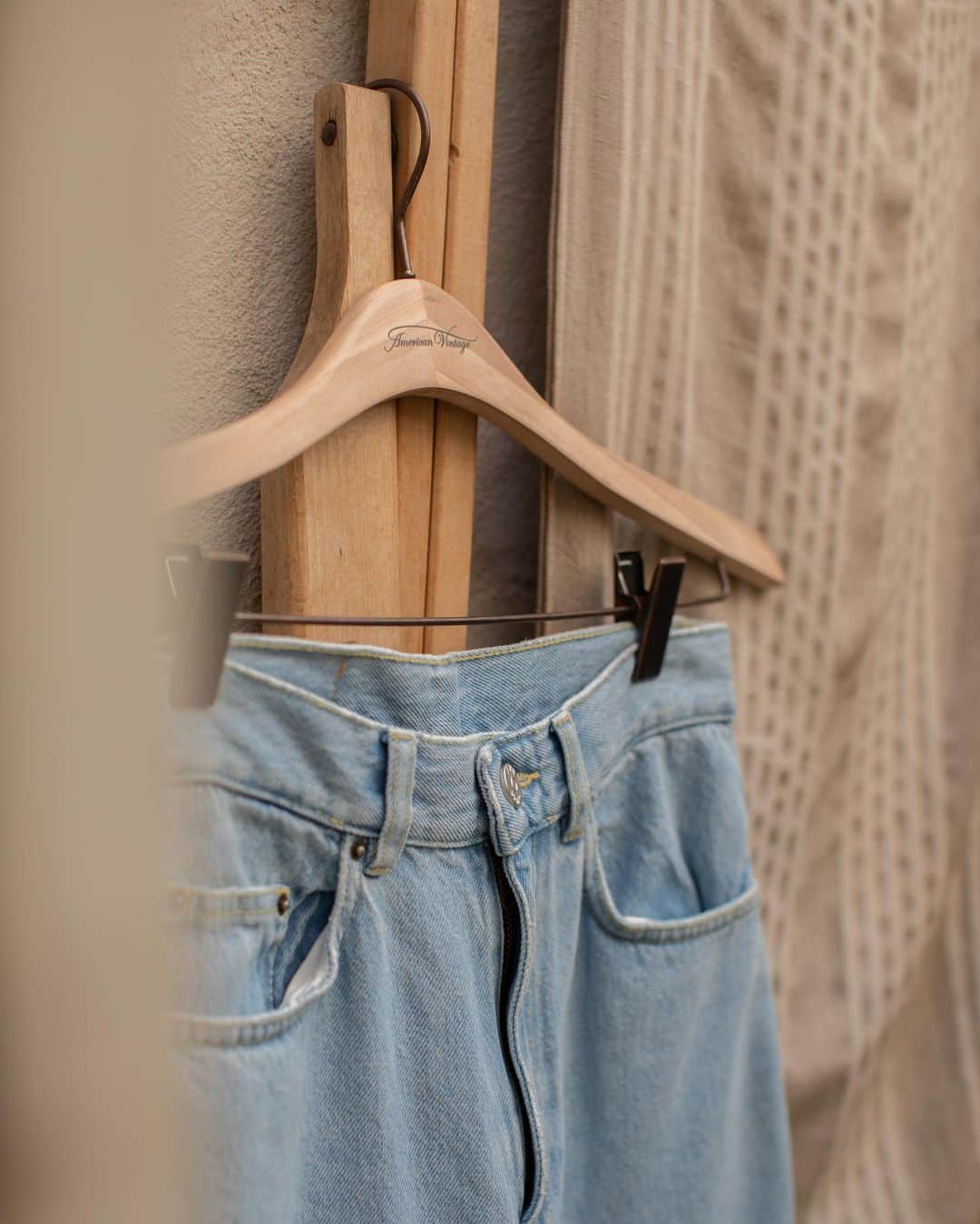 アメリカンビンテージのインスタグラム：「Nothing in your wardrobe is more versatile than a pair of jeans 👖#amvdenim #sustainable #americanvintage #fashion #menswear #womenswear #cotton #jeans」