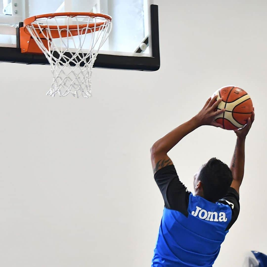 アタランタBCさんのインスタグラム写真 - (アタランタBCInstagram)「Slam Dunk Contest 🏀 - #GoAtalantaGo ⚫️🔵 #preseason #Atalanta #Bergamo #basketball #training」7月19日 18時37分 - atalantabc