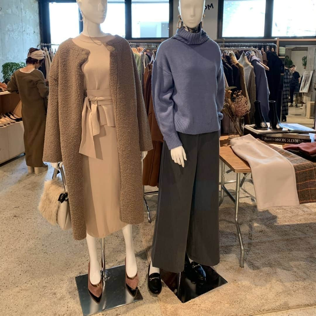 puu326さんのインスタグラム写真 - (puu326Instagram)「* *  titivate×ur′s 2019AW 展示会へ  今年の秋冬も可愛い♥️ * 気になった商品をいろいろ試着🤞 * 1枚目picのニットに8枚目picのコーデュロイジャケットetc… 何点かオーダーしてきました  店員さんが着ていたニットも可愛かったなぁ→pic6枚目♥️ * * #ootd#outfit#instagood#instafashion #titivate#titivatestyle #ティティベイト##urs_official #urs_styling #ユアーズ#2019aw_titivate展示会 #2019aw_urs展示会 #2019展示会#ママファッション#プチプラコーデ#大人かわいい #大人カジュアル #locari#ponte_fashion」7月19日 18時37分 - puu326