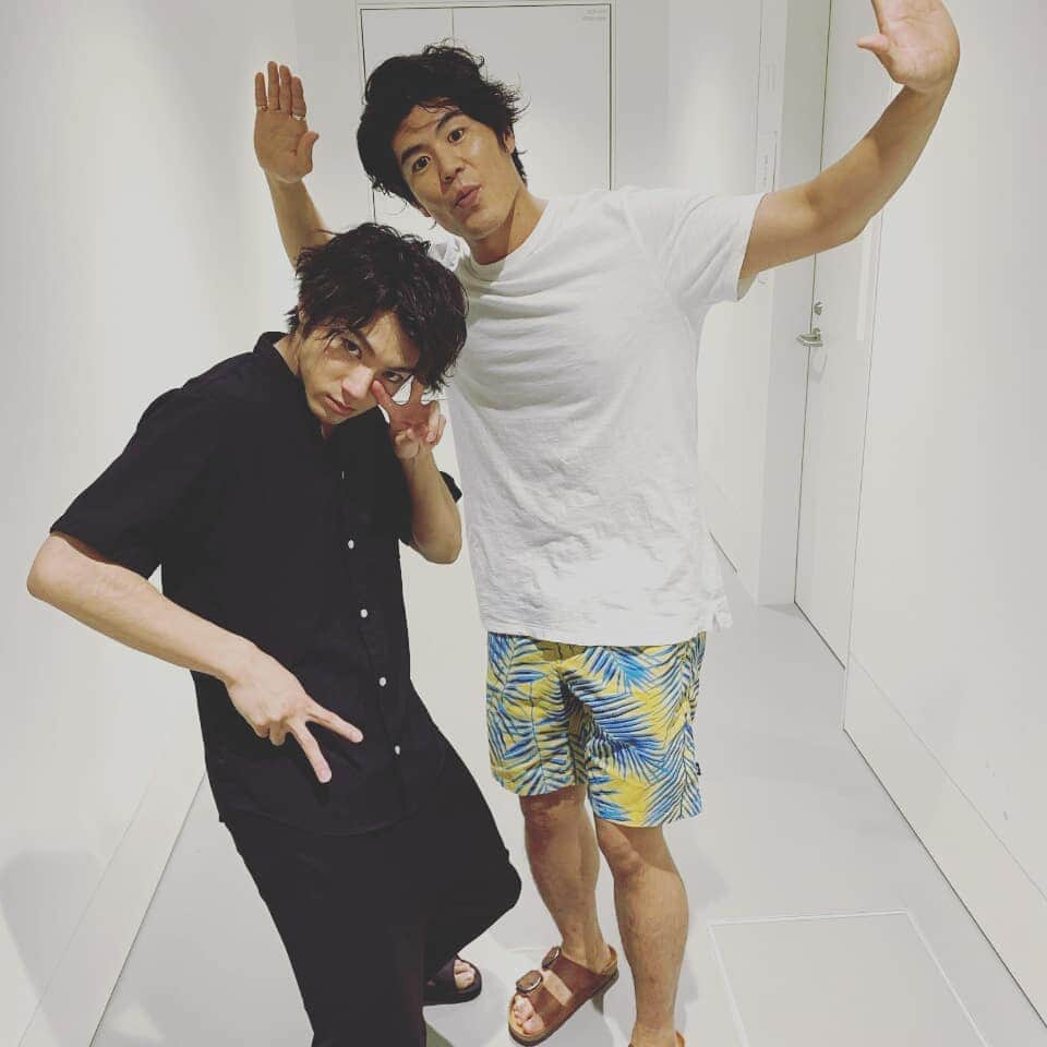 山田裕貴さんのインスタグラム写真 - (山田裕貴Instagram)「このあと『 #沸騰ワード10 』 『 #なつぞら 』で共演の #板橋駿谷 さんと  #福地桃子 ちゃんも 可愛いらしい旅をしておりました(笑)  明日は福地桃子ちゃんと #土曜スタジオパーク だよ  #万引き家族 の放送もあって てぇへんだてぇへんだ 山田を探してみてください  #訳のわからないポーズ」7月19日 18時40分 - 00_yuki_y