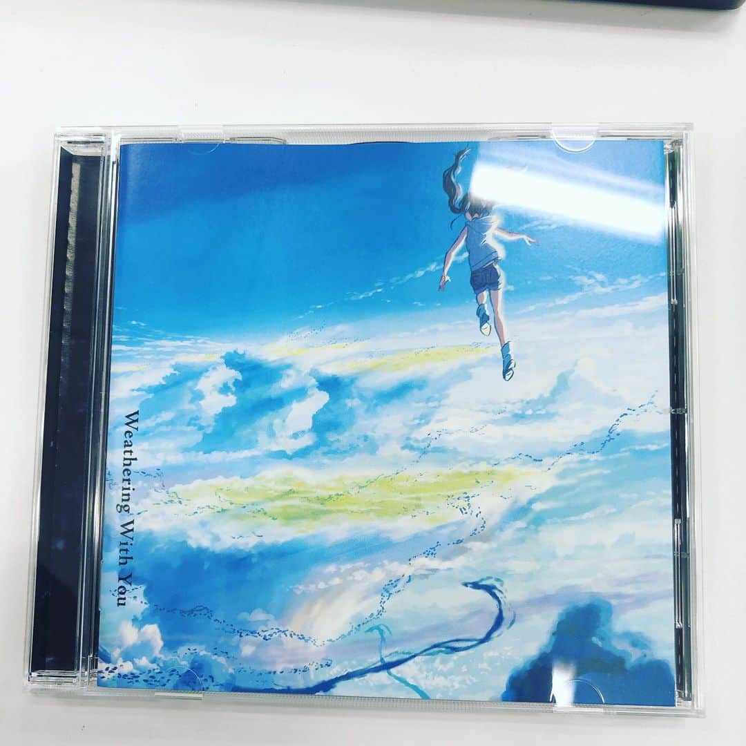 五箇公貴のインスタグラム：「届きました！野田さんありがとうございます。楽しみに聴かせていただきます。 #天気の子」